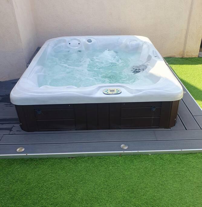 Joli Haut De Villa 3 Chambres Climatise Avec Jacuzzi Marignane Eksteriør bilde